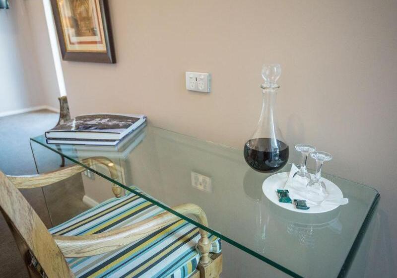 هتل The Beach House At Bayside