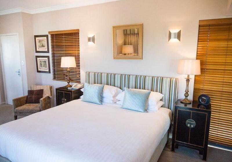 Отель The Beach House At Bayside