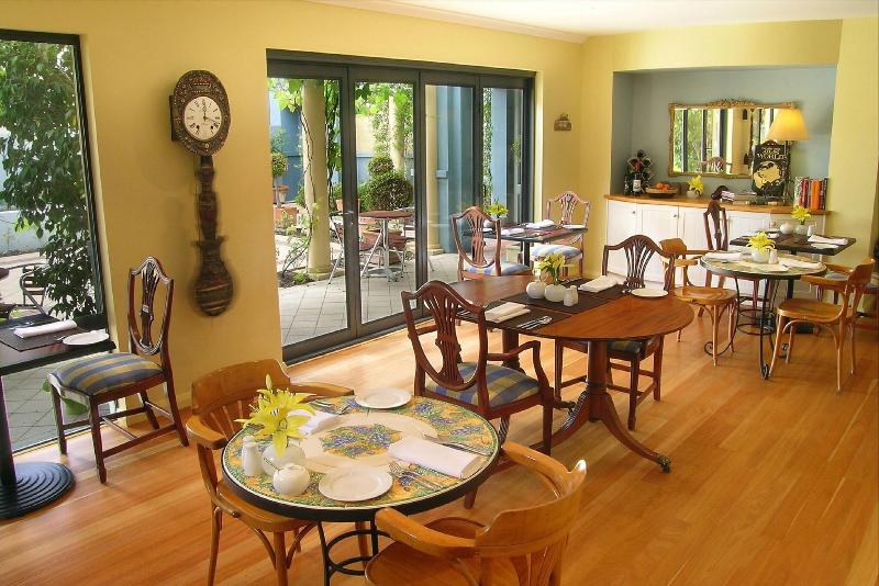 Отель The Beach House At Bayside