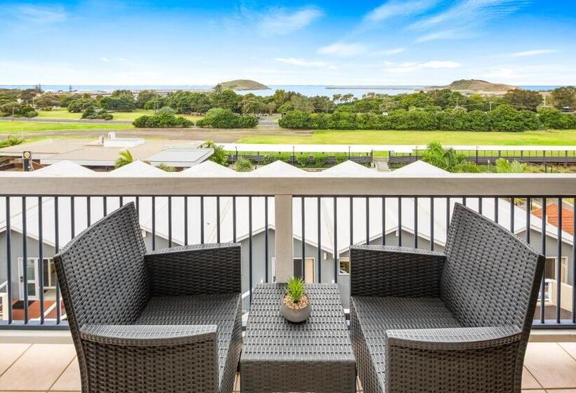 Отель The Observatory Self Contained Apartments