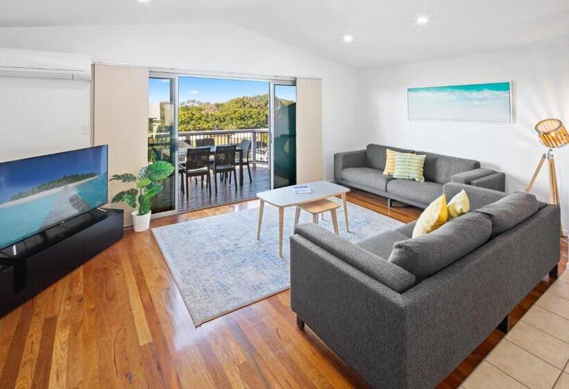 Отель The Observatory Self Contained Apartments