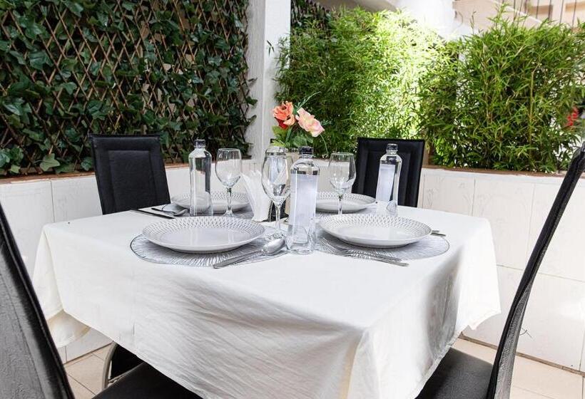 Szálloda The Stand Leisure