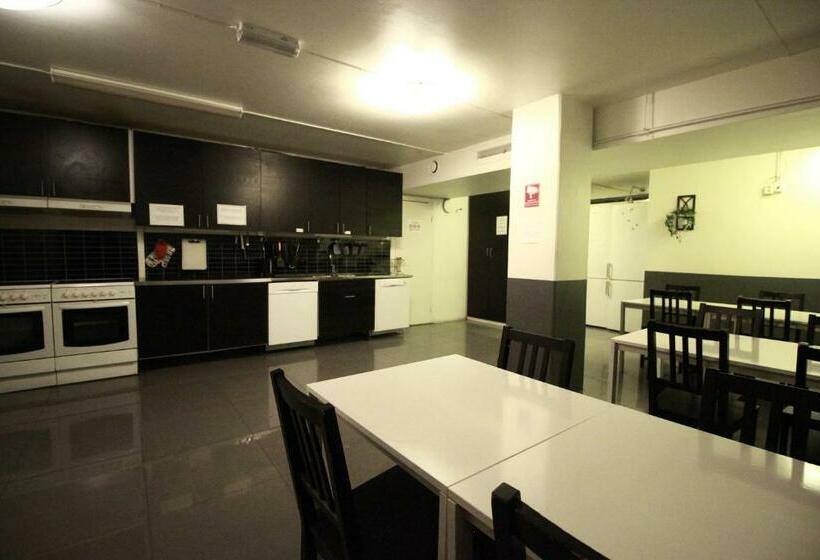 فندق Vandrarhem Uppsala Centralstation