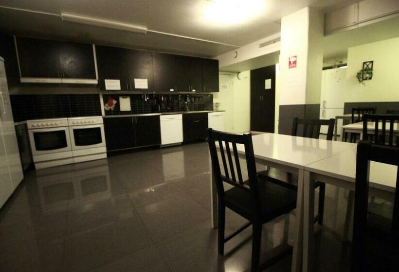 فندق Vandrarhem Uppsala Centralstation