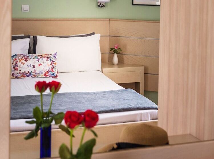 Melissa Apartments, Studios & Suites