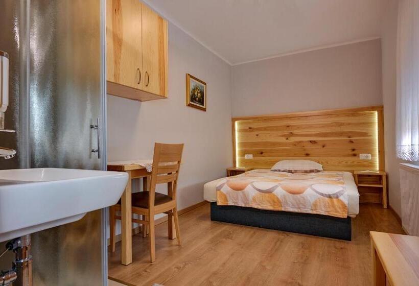 Rooms Pevc & Hostel Ljubno Ob Savinji