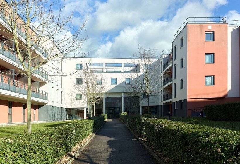 Comfort Aparthotel Versailles, St Cyr L Ecole