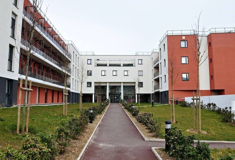 Comfort Aparthotel Versailles, St Cyr L Ecole