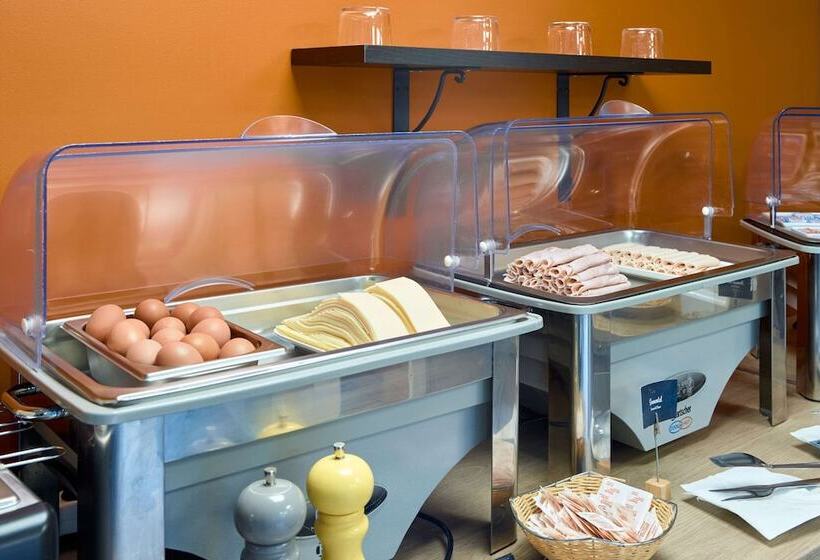 Comfort Aparthotel Versailles, St Cyr L Ecole