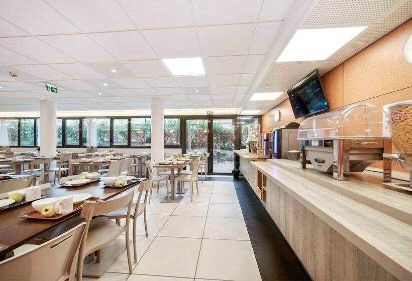 Comfort Aparthotel Versailles, St Cyr L Ecole