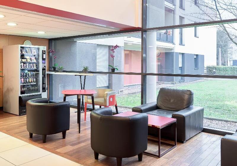 Comfort Aparthotel Versailles, St Cyr L Ecole