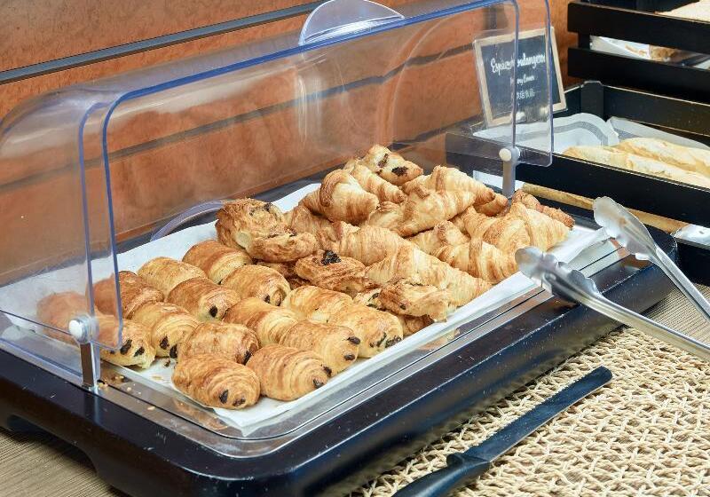 Comfort Aparthotel Versailles, St Cyr L Ecole