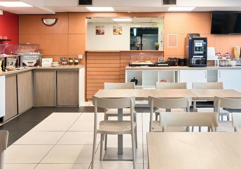 Comfort Aparthotel Versailles, St Cyr L Ecole