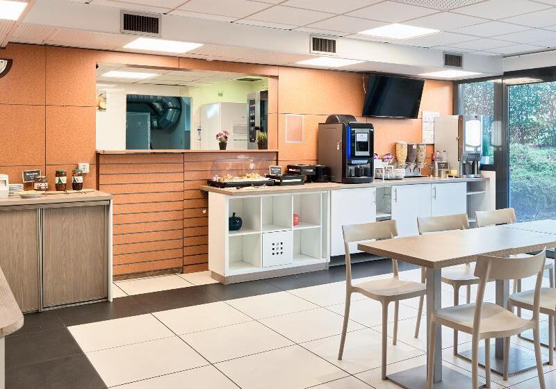 Comfort Aparthotel Versailles, St Cyr L Ecole