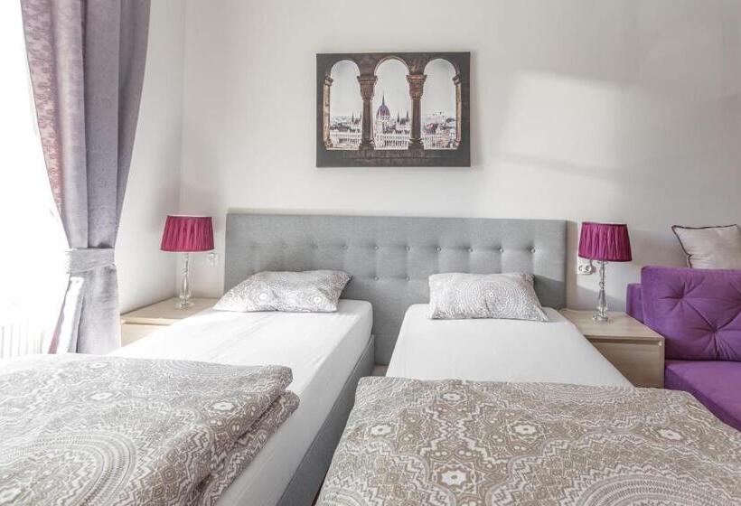 Babel Hostel, Dworzec Pkp, Rynek