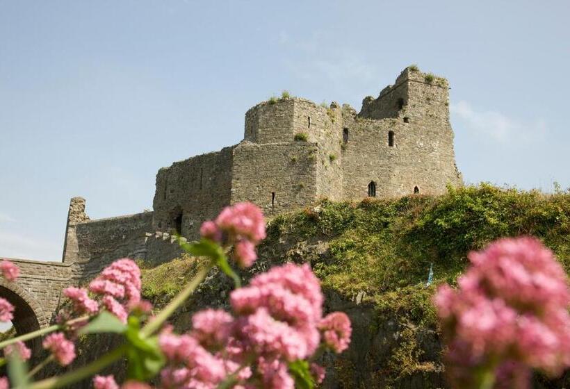 Four Seasons Hotel, Carlingford