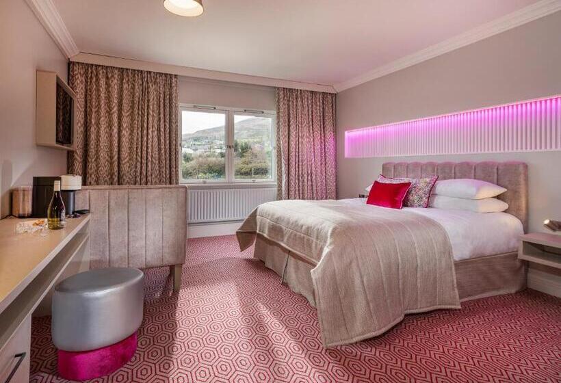 Four Seasons Hotel, Carlingford