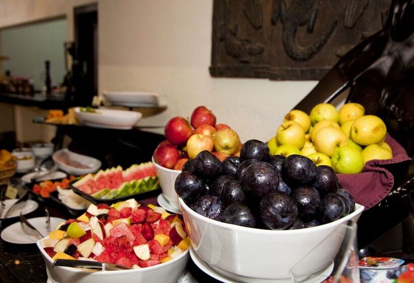 هتل The African Regent