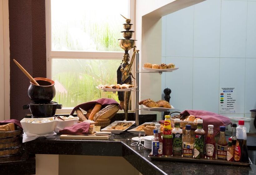 هتل The African Regent