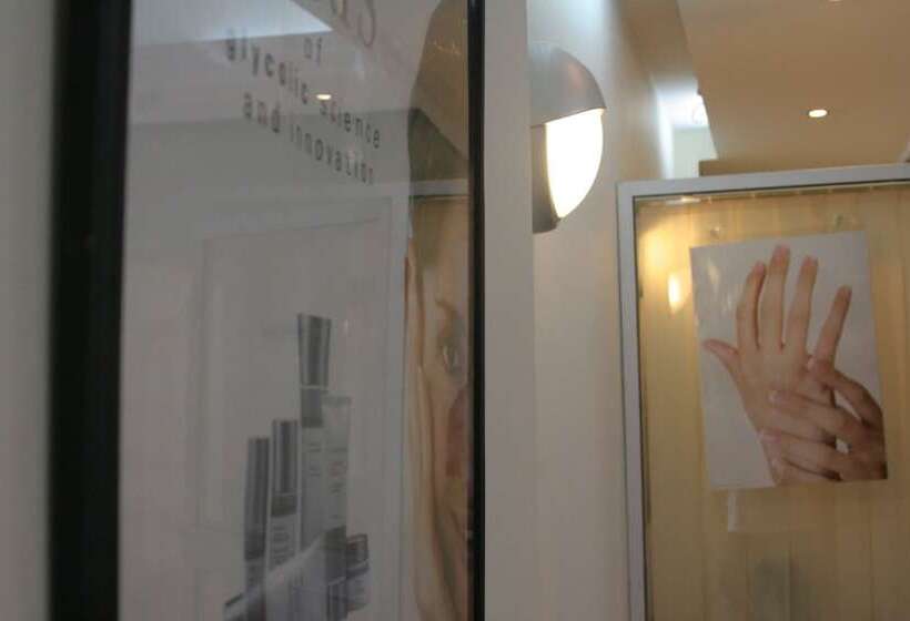 هتل The African Regent