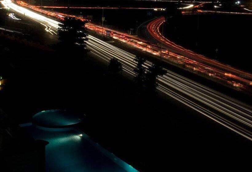 هتل The African Regent