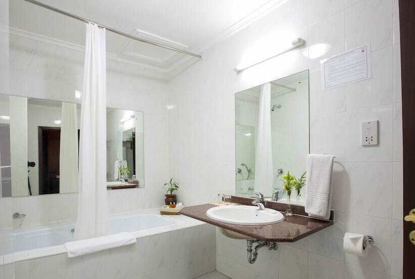 هتل The African Regent