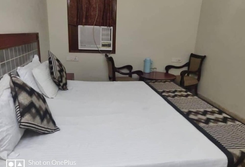 هتل Ashish Palace