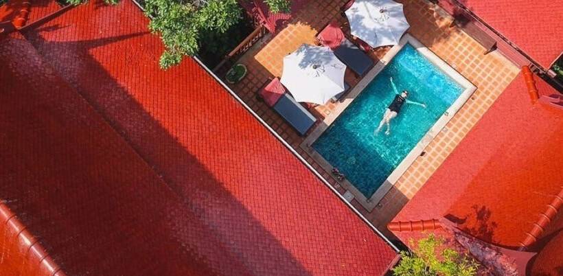 Отель Baan Amphawa Resort & Spa