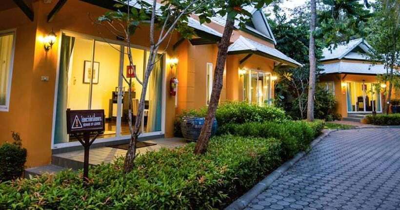 Отель Baan Amphawa Resort & Spa