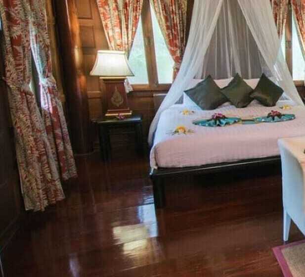 Отель Baan Amphawa Resort & Spa