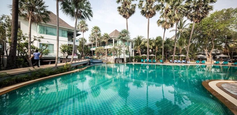 Отель Bannpantai Resort