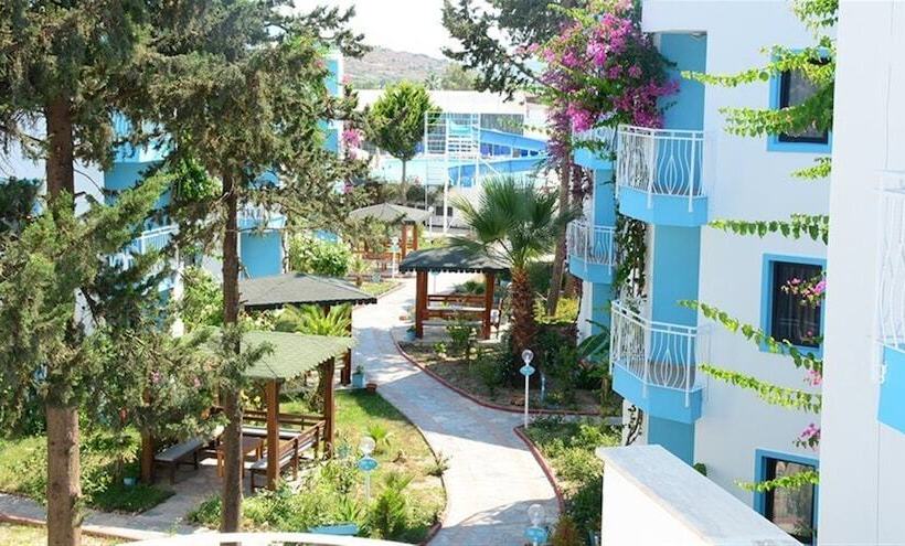 בית מלון כפרי Carina Resort