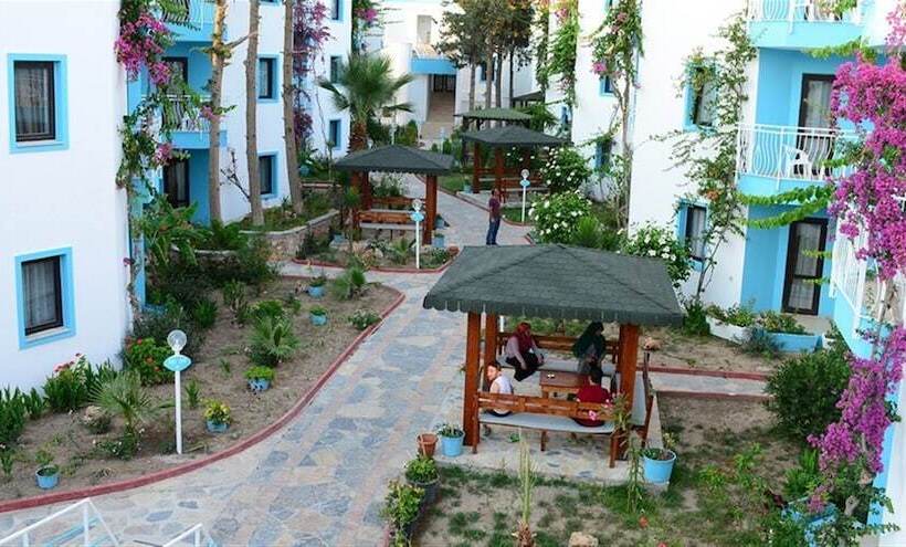 בית מלון כפרי Carina Resort