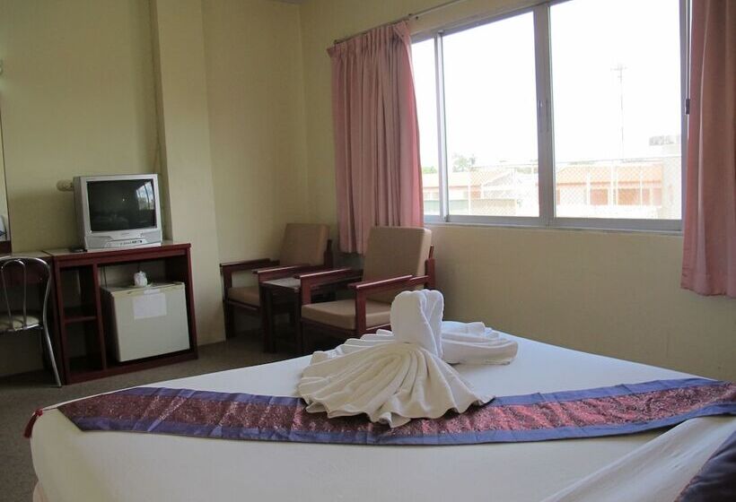 Отель Chumphon Palace