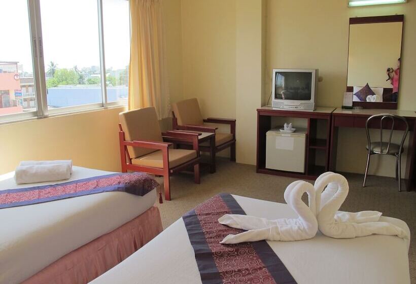 Отель Chumphon Palace