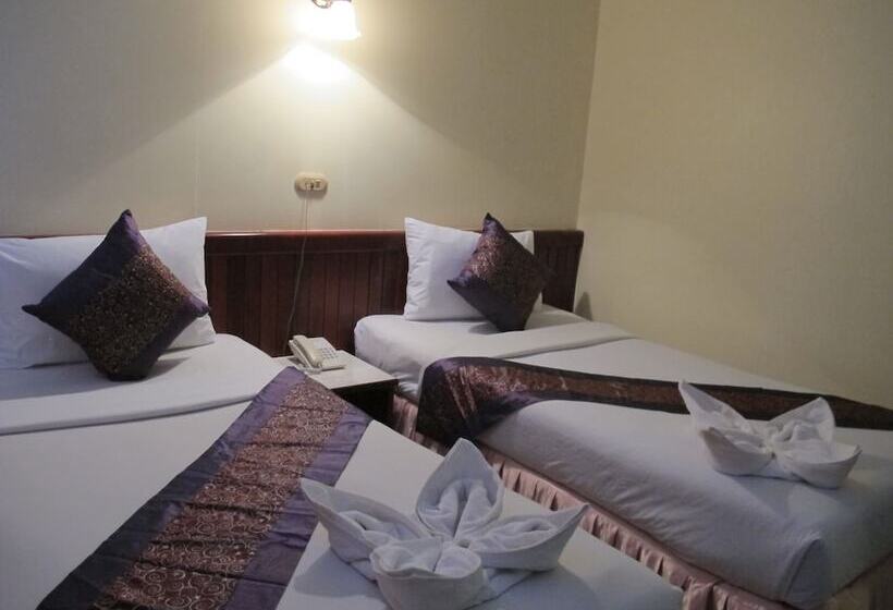 Отель Chumphon Palace