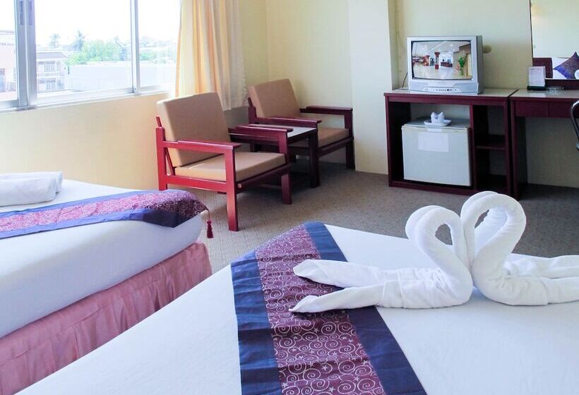 Отель Chumphon Palace