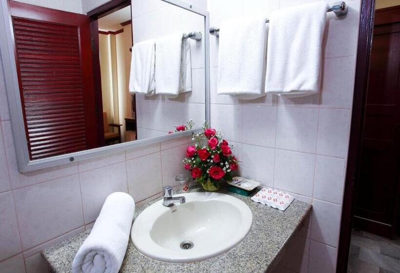 Отель Chumphon Palace