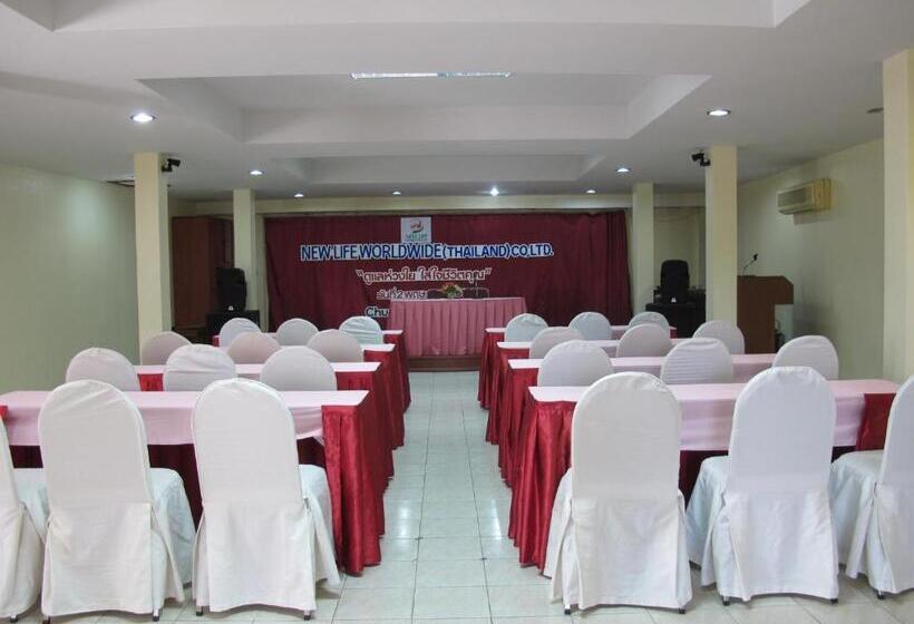 Отель Chumphon Palace