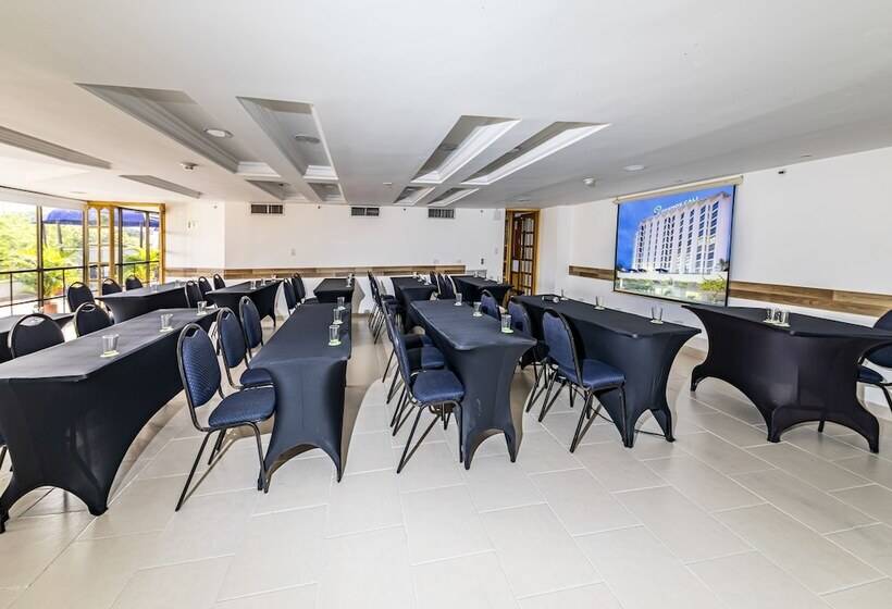 Отель Cosmos   Cali