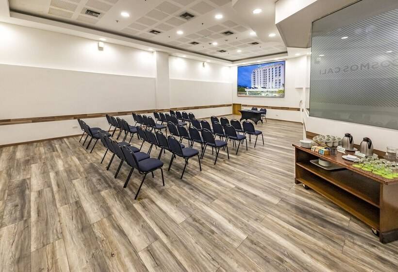 Отель Cosmos   Cali