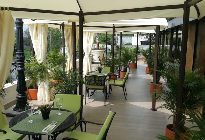 Отель Cosmos   Cali