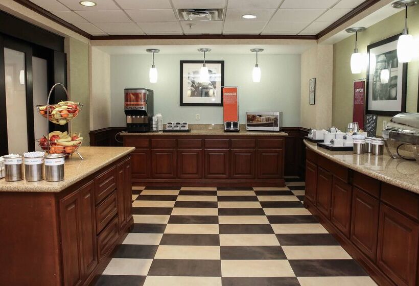 هتل Hampton Inn Kingsville