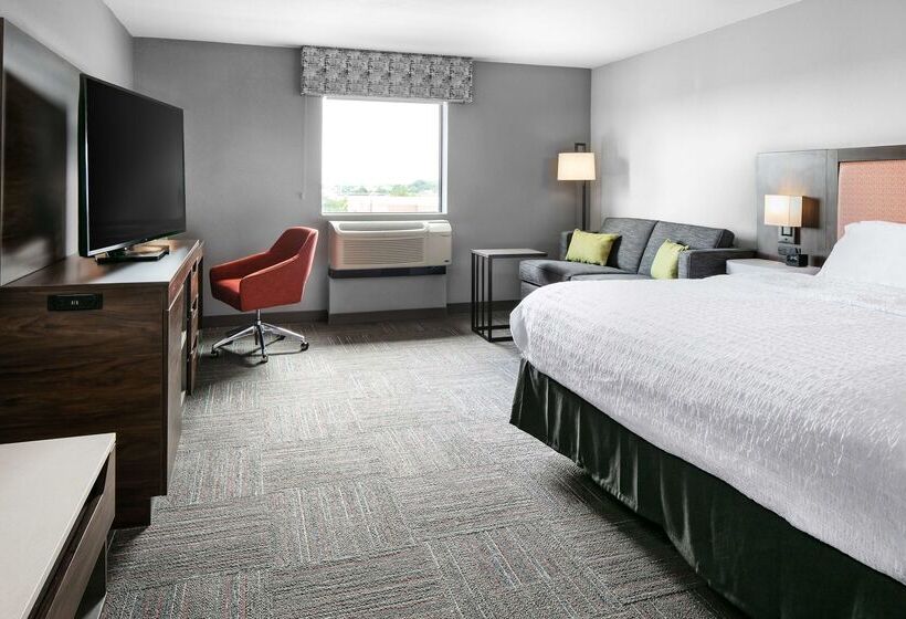 فندق Hampton Inn & Suites West Bend