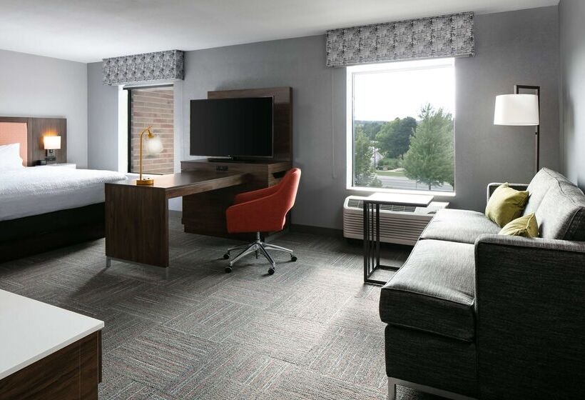 فندق Hampton Inn & Suites West Bend