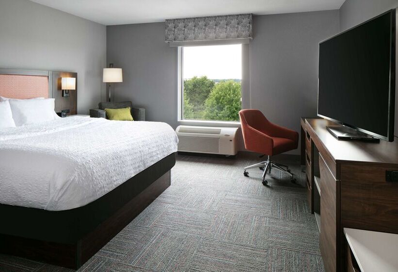 فندق Hampton Inn & Suites West Bend