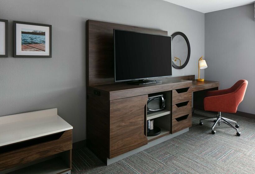 فندق Hampton Inn & Suites West Bend