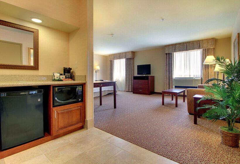 فندق Hampton Inn & Suites West Bend