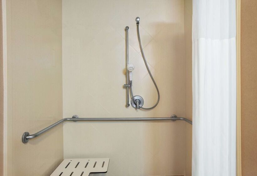 فندق Hampton Inn & Suites West Bend