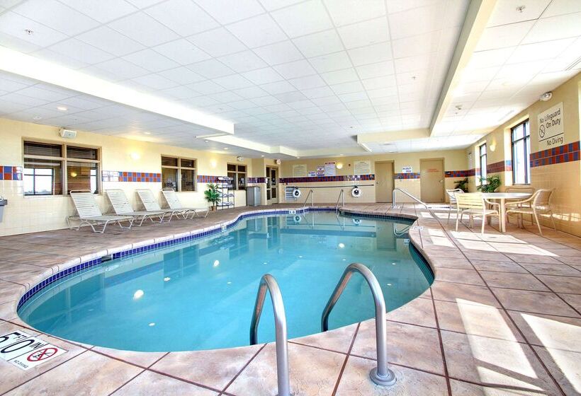 فندق Hampton Inn & Suites West Bend